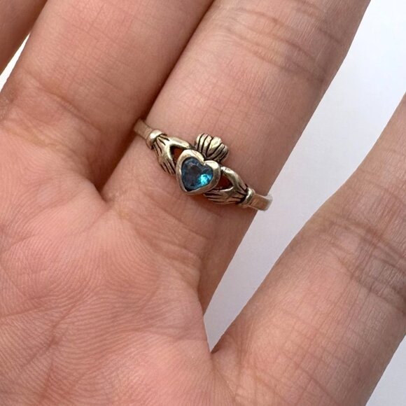VTG Solid Sterling Silver 925 Blue Topaz Bezel Set Claddagh Ring Size 6.75 - Picture 6 of 8